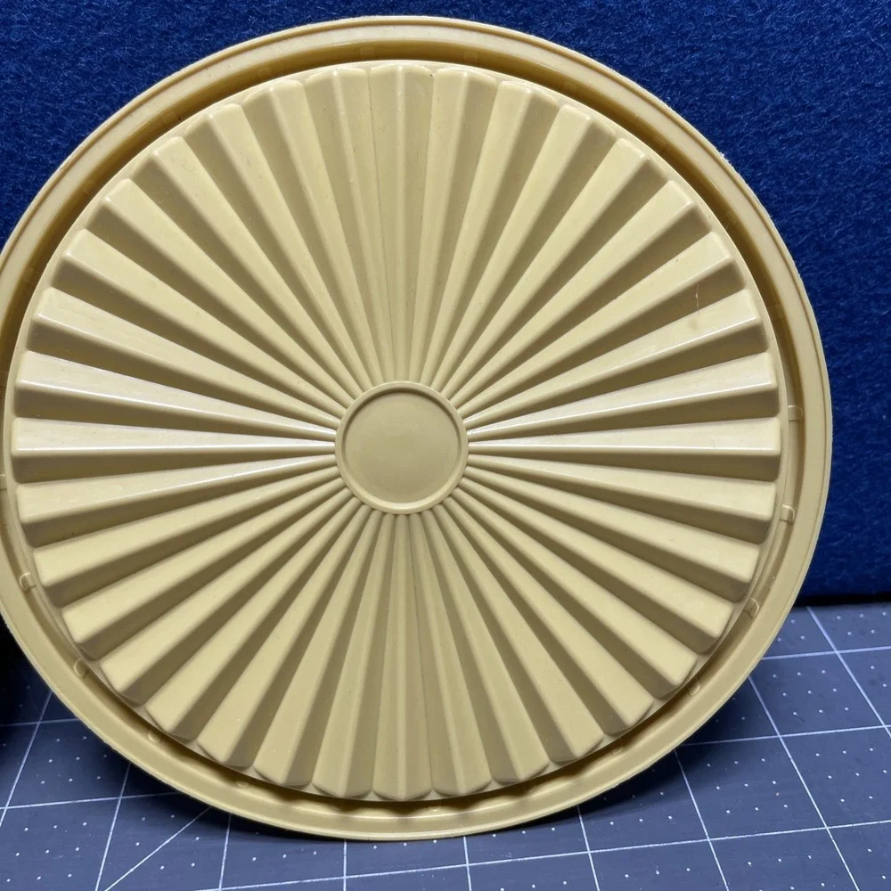 2‎ Tupperware 808-40 42 Harvest Gold Servalier Replacement Lid Seal 6